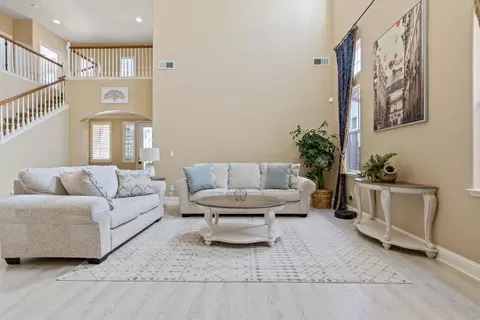 Living - 2913 Hillglen Ave, Modesto, CA 95355 photo 2 of 6