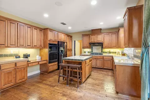 Kitchen - 2913 Hillglen Ave, Modesto, CA 95355 photo 3 of 5