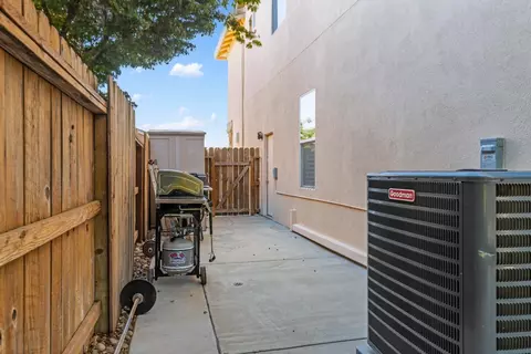 Exterior - 2913 Hillglen Ave, Modesto, CA 95355 photo 8 of 12