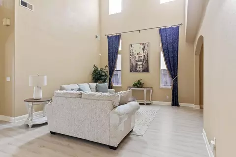 Living - 2913 Hillglen Ave, Modesto, CA 95355 photo 1 of 6