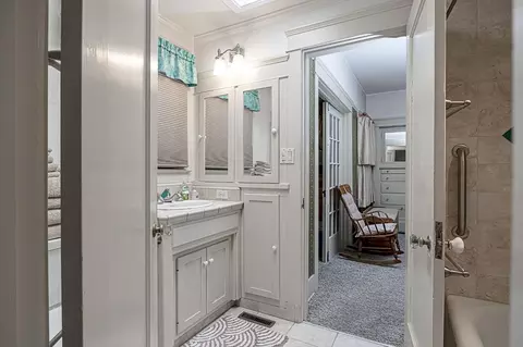 Bath - 225 Park Ave, Modesto, CA 95354 photo 1 of 3