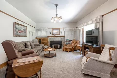 Living - 225 Park Ave, Modesto, CA 95354 photo 2 of 4