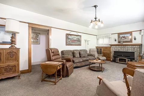 Living - 225 Park Ave, Modesto, CA 95354 photo 1 of 4