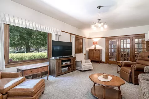 Living - 225 Park Ave, Modesto, CA 95354 photo 3 of 4