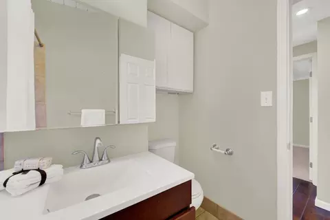 Bath - 750 M, Davis, CA 95616 photo 1 of 6