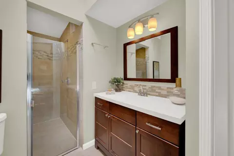 Bath - 750 M, Davis, CA 95616 photo 4 of 6