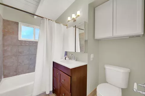 Bath - 750 M, Davis, CA 95616 photo 2 of 6
