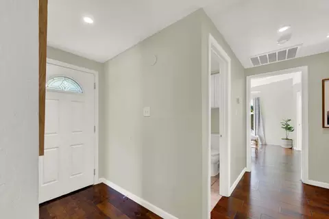 Entry Way - 750 M, Davis, CA 95616 photo 3 of 5