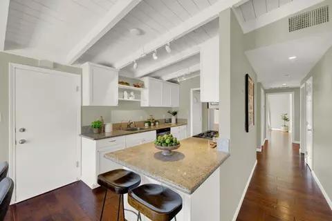 Entry Way - 750 M, Davis, CA 95616 photo 2 of 5