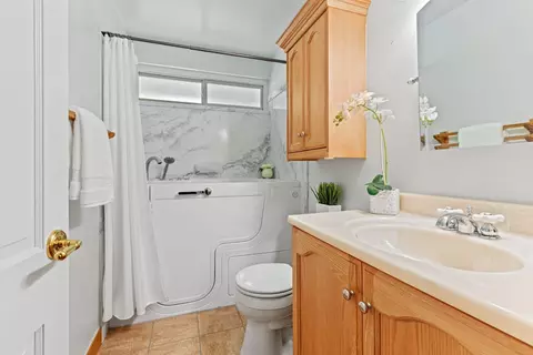 Bath - 635 El Toro Way, Davis, CA 95618 photo 2 of 2