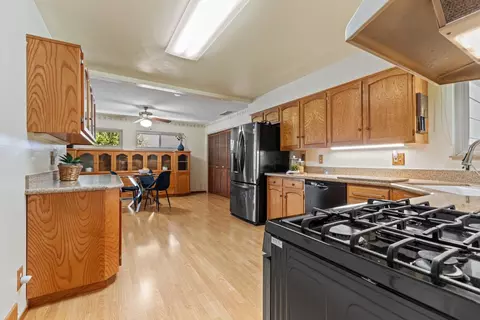 Kitchen - 635 El Toro Way, Davis, CA 95618 photo 2 of 4