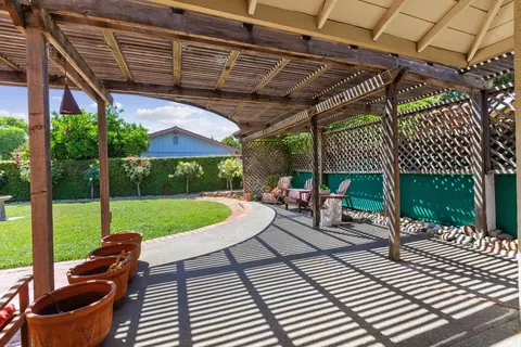 Exterior - 635 El Toro Way, Davis, CA 95618 photo 9 of 10