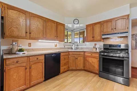 Kitchen - 635 El Toro Way, Davis, CA 95618 photo 3 of 4