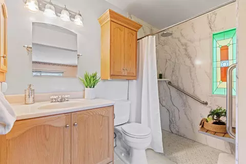 Bath - 635 El Toro Way, Davis, CA 95618 photo 1 of 2