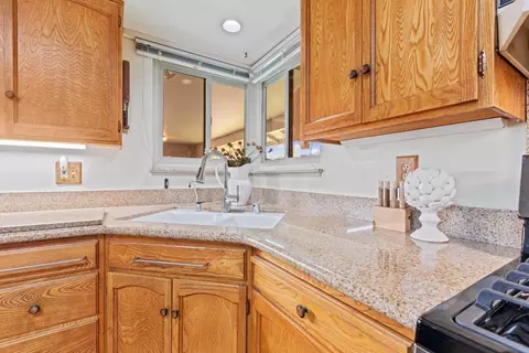 Kitchen - 635 El Toro Way, Davis, CA 95618 photo 4 of 4