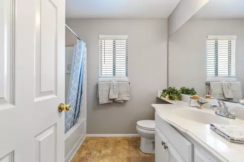 Bath - 2824 Merle Ave, Modesto, CA 95355 photo 5 of 6