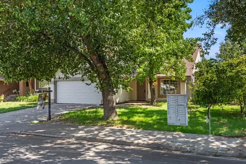Exterior - 2824 Merle Ave, Modesto, CA 95355 photo 4 of 8