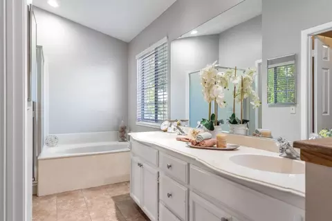 Bath - 2824 Merle Ave, Modesto, CA 95355 photo 3 of 6