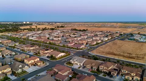 View/Area - 8564 Amares Cir, Elk Grove, CA 95757 photo 9 of 14