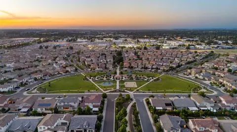 View/Area - 8564 Amares Cir, Elk Grove, CA 95757 photo 6 of 14