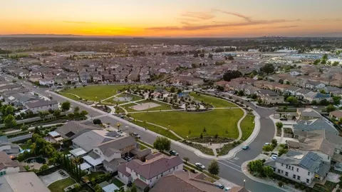 View/Area - 8564 Amares Cir, Elk Grove, CA 95757 photo 8 of 14