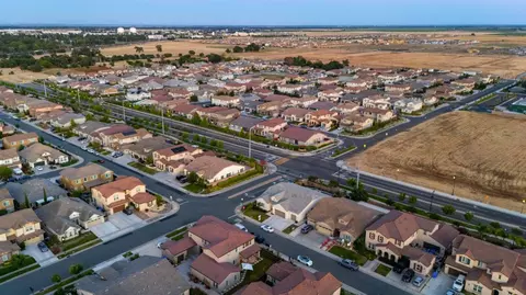 View/Area - 8564 Amares Cir, Elk Grove, CA 95757 photo 7 of 14
