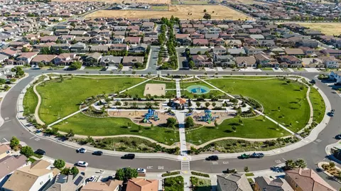 View/Area - 8564 Amares Cir, Elk Grove, CA 95757 photo 13 of 14