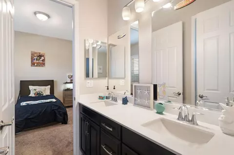 Bath - 8564 Amares Cir, Elk Grove, CA 95757 photo 4 of 7