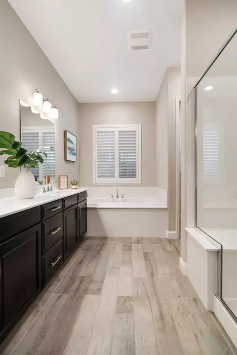 Bath - 8564 Amares Cir, Elk Grove, CA 95757 photo 2 of 7