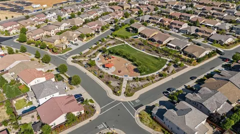View/Area - 8564 Amares Cir, Elk Grove, CA 95757 photo 4 of 14