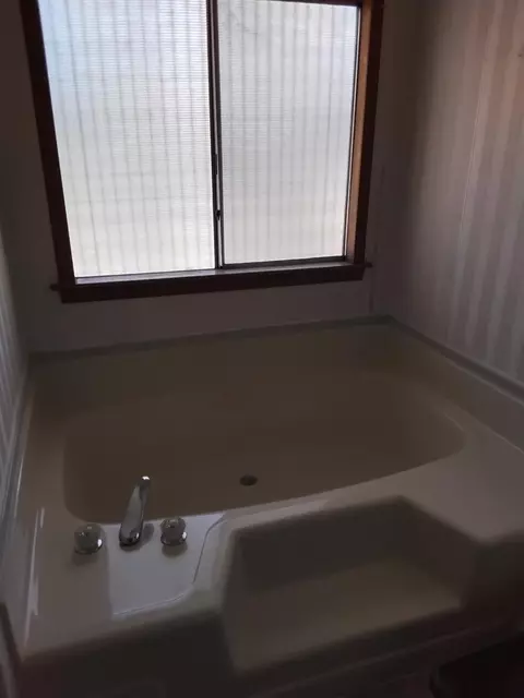 Bath - 1200 S Carpenter Rd #6, Modesto, CA 95351 photo 3 of 3