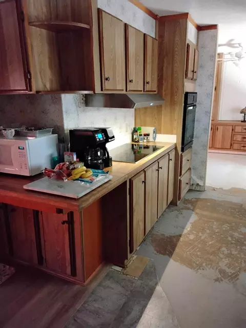 Kitchen - 1200 S Carpenter Rd #6, Modesto, CA 95351 photo 2 of 3