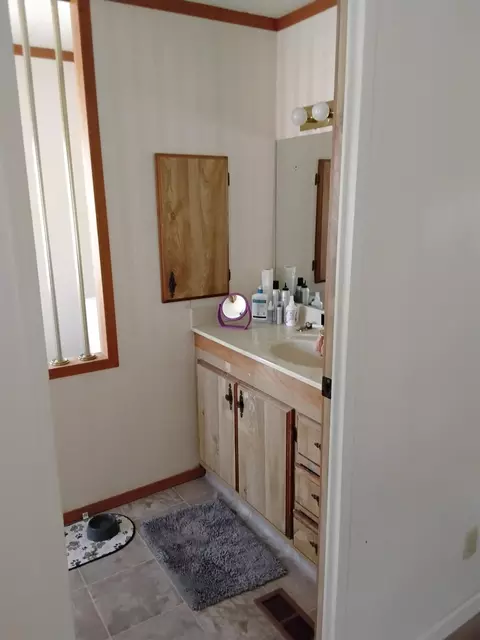 Bath - 1200 S Carpenter Rd #6, Modesto, CA 95351 photo 1 of 3