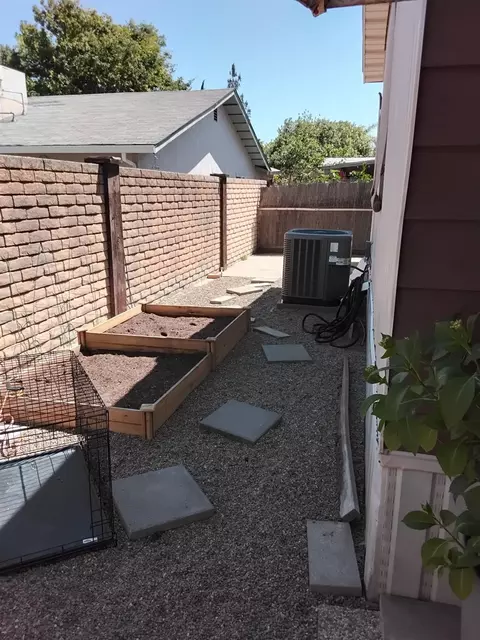 Exterior - 1200 S Carpenter Rd #6, Modesto, CA 95351 photo 5 of 8