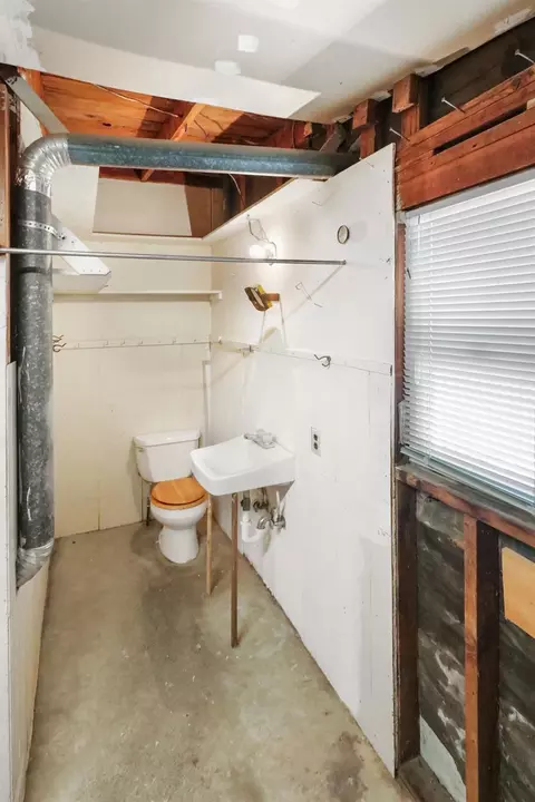 Bath - 4813 Saint Lynn Ln, Carmichael, CA 95608 photo 4 of 4
