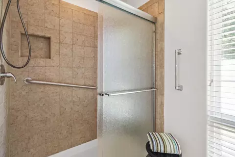 Bath - 4813 Saint Lynn Ln, Carmichael, CA 95608 photo 2 of 4