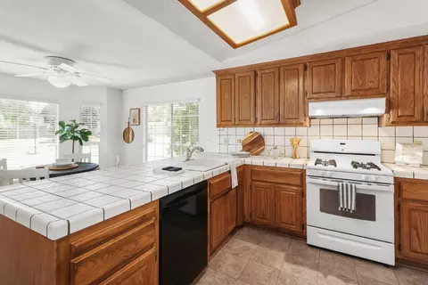 Kitchen - 4813 Saint Lynn Ln, Carmichael, CA 95608 photo 2 of 4