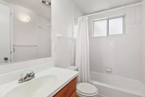 Bath - 4813 Saint Lynn Ln, Carmichael, CA 95608 photo 3 of 4