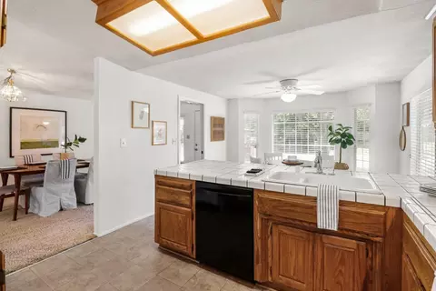 Kitchen - 4813 Saint Lynn Ln, Carmichael, CA 95608 photo 3 of 4