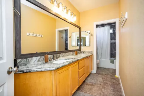 Bath - 3720 Densmore Ct, Modesto, CA 95355 photo 5 of 7