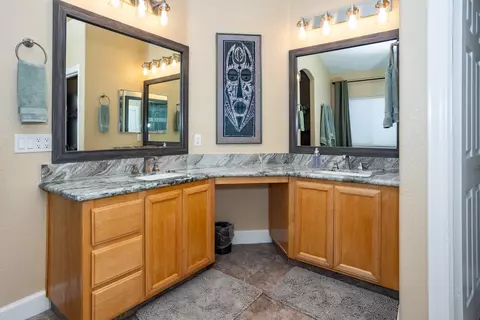 Bath - 3720 Densmore Ct, Modesto, CA 95355 photo 4 of 7