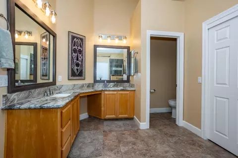 Bath - 3720 Densmore Ct, Modesto, CA 95355 photo 3 of 7