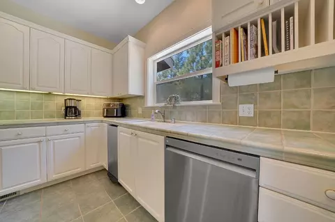 Kitchen - 14950 Moonlight Rdg, Pine Grove, CA 95665 photo 6 of 9
