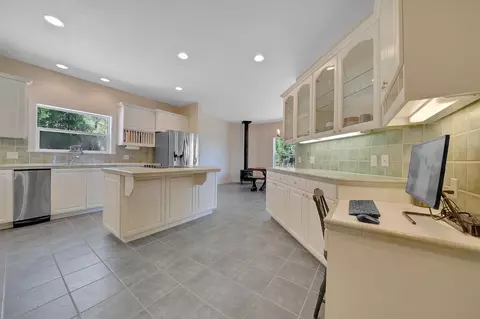 Kitchen - 14950 Moonlight Rdg, Pine Grove, CA 95665 photo 8 of 9