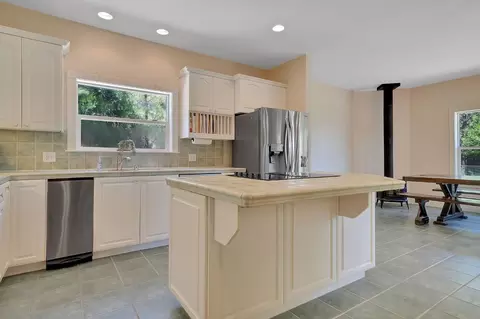 Kitchen - 14950 Moonlight Rdg, Pine Grove, CA 95665 photo 9 of 9