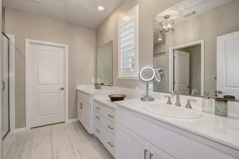 Bath - 1476 Carson River Loop, Lincoln, CA 95648 photo 3 of 4