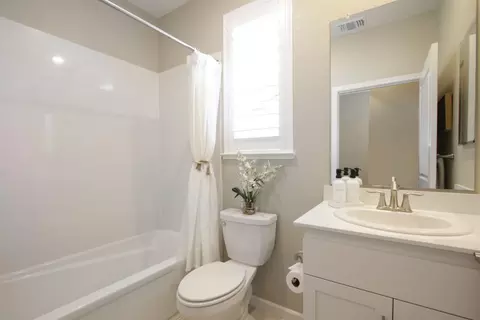 Bath - 1476 Carson River Loop, Lincoln, CA 95648 photo 4 of 4