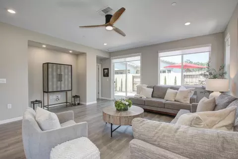 Living - 1476 Carson River Loop, Lincoln, CA 95648 photo 2 of 3