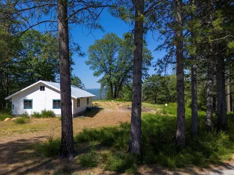 10360 Fields Dr, Nevada City, CA 95959