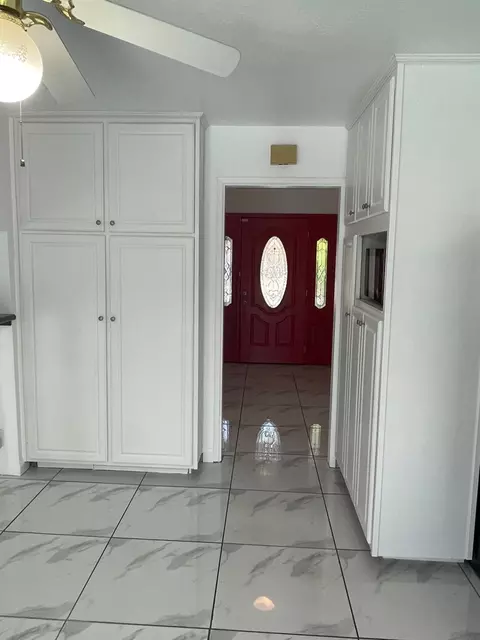 Entry Way - 711 W 9th St, Gilroy, CA 95020 photo 2 of 12